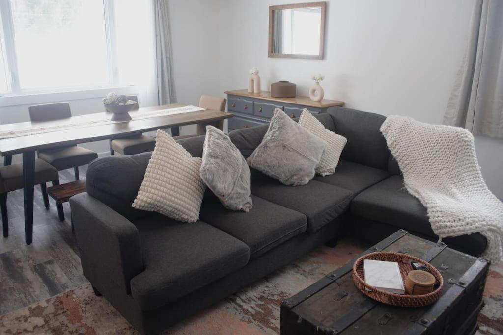 Private Cottage With Huge Private Dog Park! Barrys Bay Bagian luar foto
