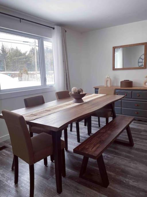 Private Cottage With Huge Private Dog Park! Barrys Bay Bagian luar foto