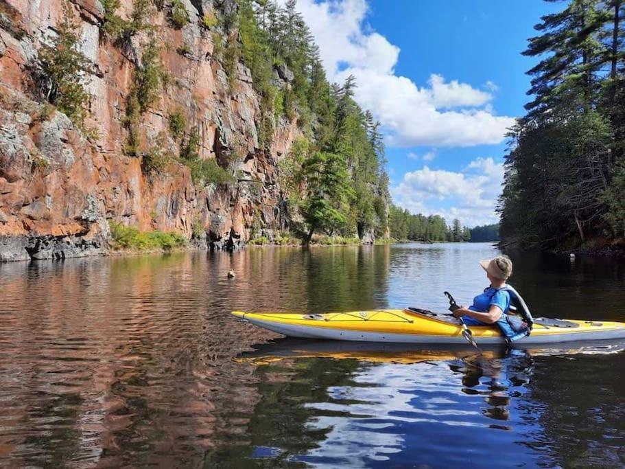 Private Cottage With Huge Private Dog Park! Barrys Bay Bagian luar foto